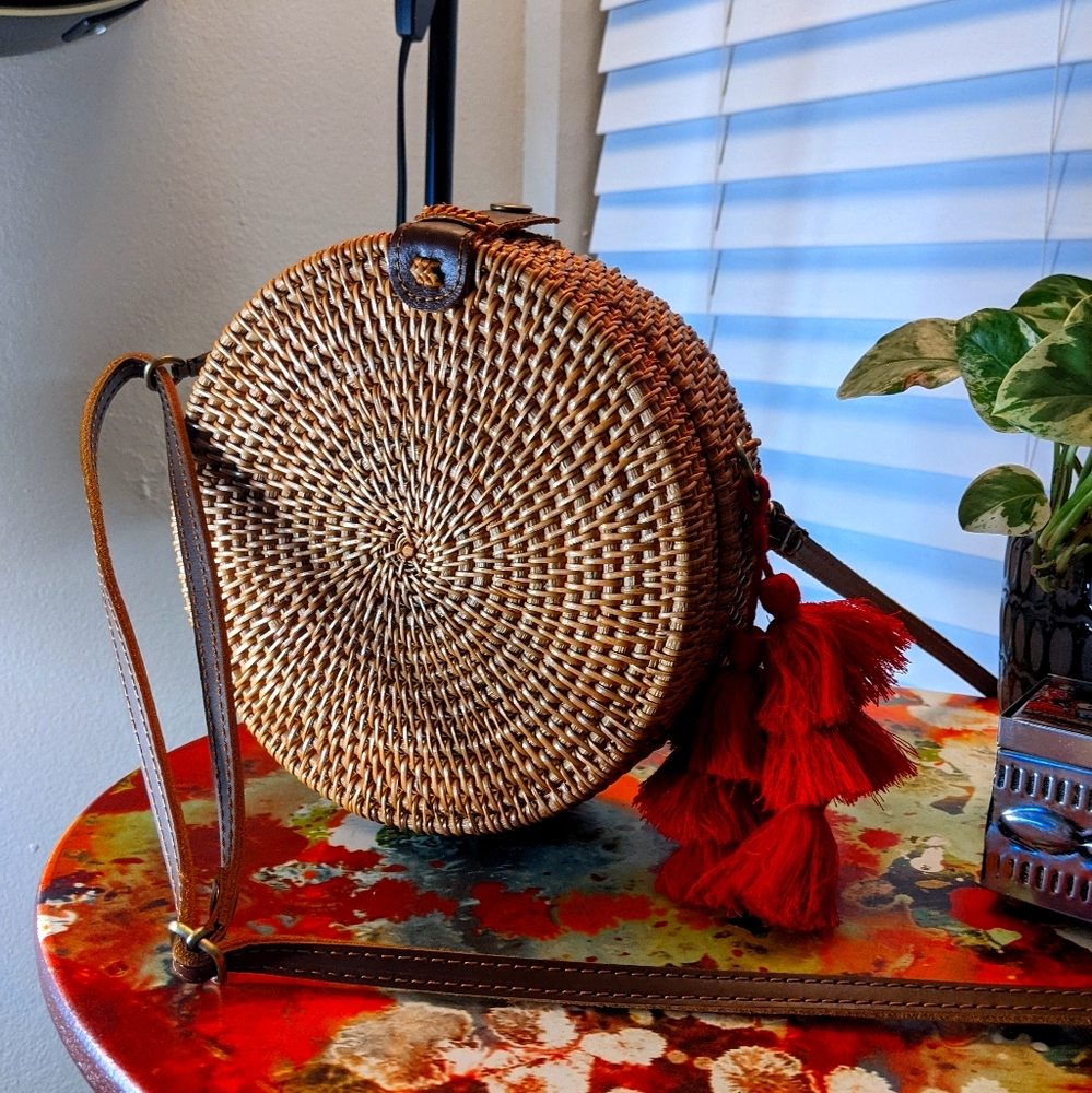 Basket purse crossbody with tassels